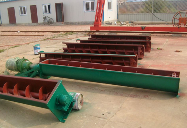 螺旋(xuán)輸送機工作(zuo)中