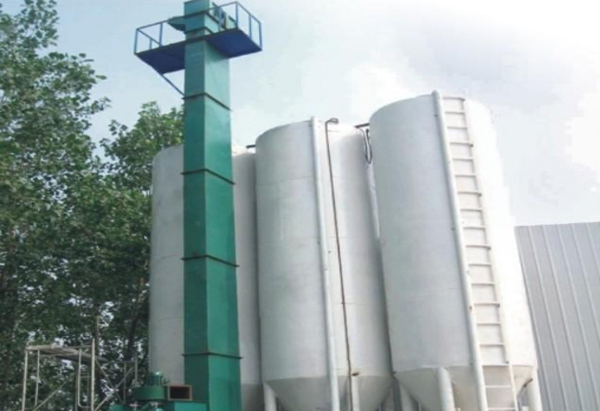 鬥式提升機工(gong)作中