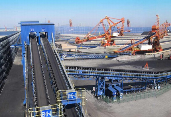 帶式輸送機工(gong)作中