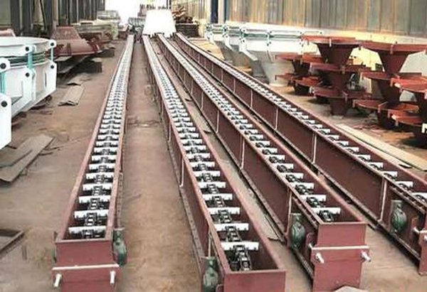 鏈式輸送機工(gong)作中