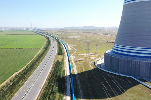 “見不(bu)到煤、看不到灰(hui)” 國内首條長距(jù)離曲線帶式輸(shu)送機投産運行(háng)